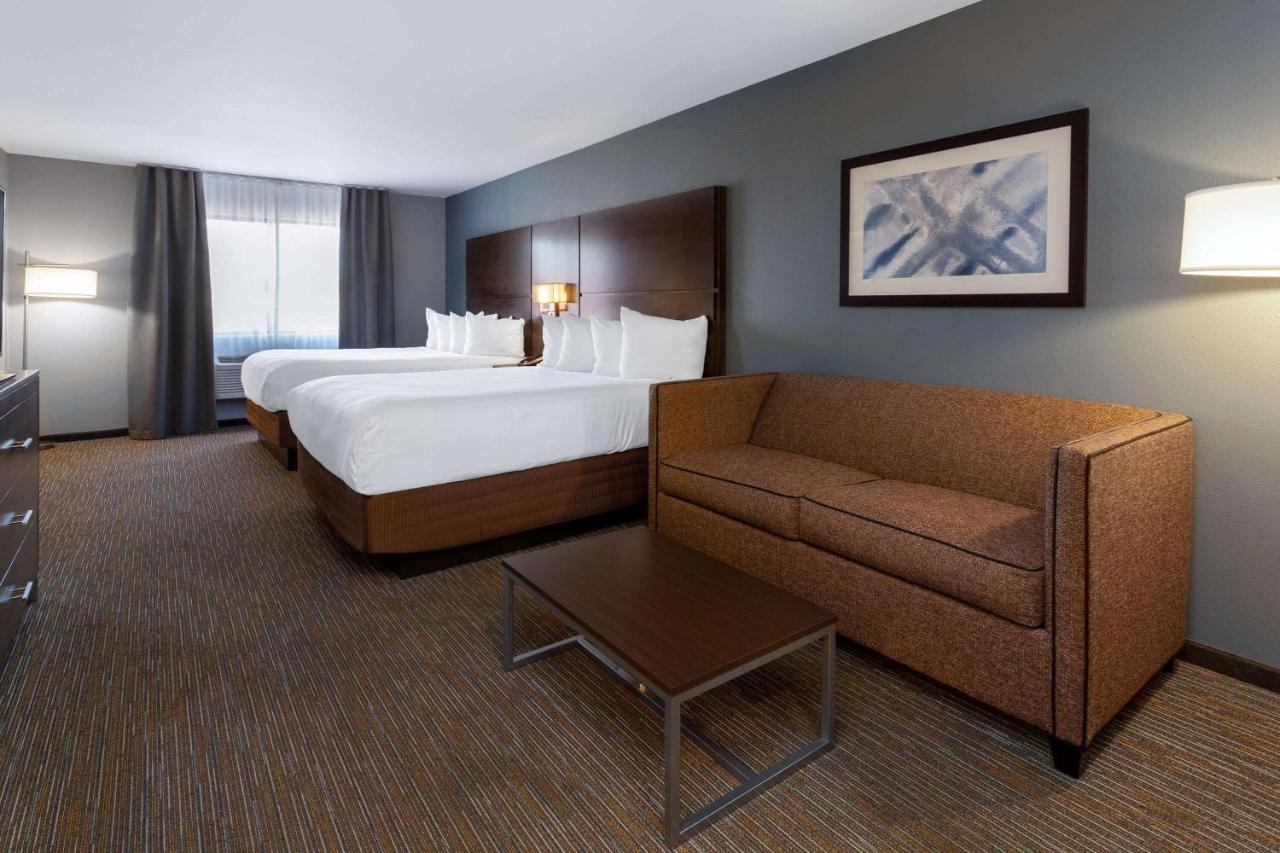 Queen Suite- Non Smoking at Wingate by Wyndham Wisconsin Dells Waterpark