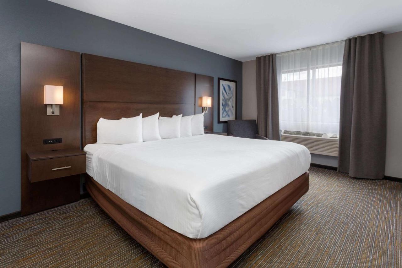Three-Bedroom Suite - Non-Smoking at Wingate by Wyndham Wisconsin Dells Waterpark