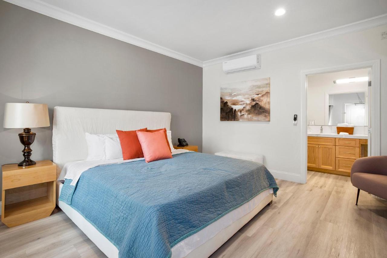 | Hotel Huntington
