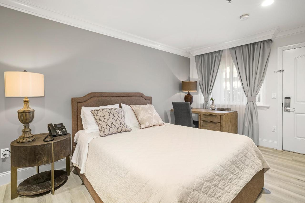 | Hotel Huntington