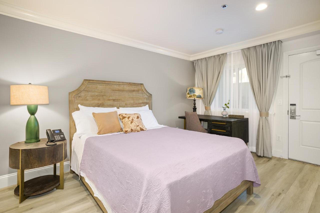 | Hotel Huntington
