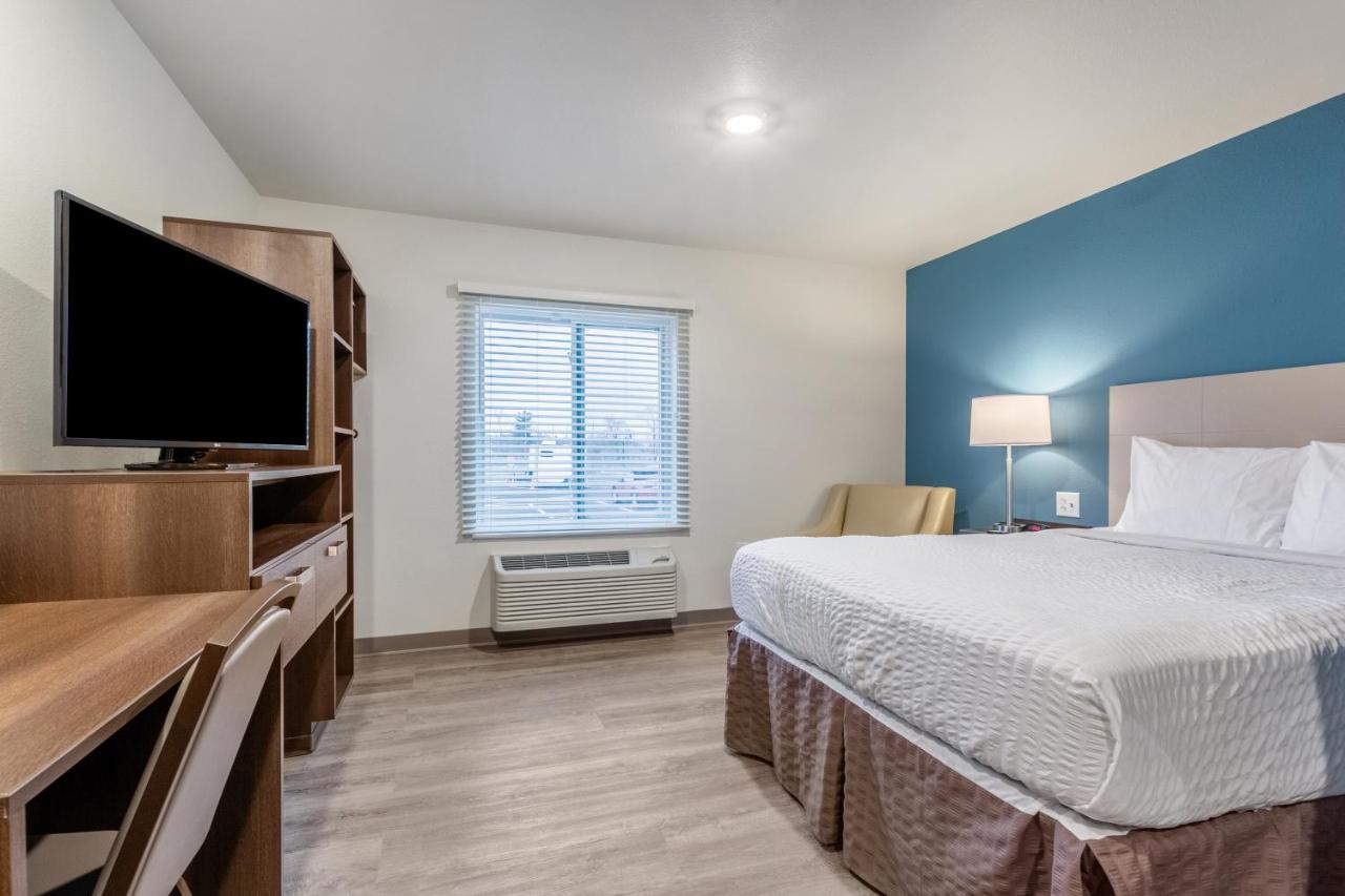 King Room with Tub - Accessible/Non Smoking at WoodSpring Suites Elgin - Chicago