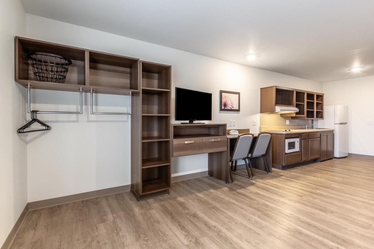 King Room with Tub - Accessible/Non Smoking at WoodSpring Suites Elgin - Chicago