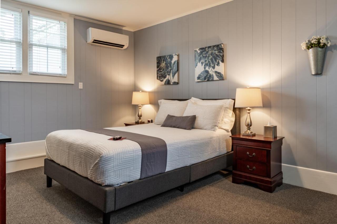 | Homestead Inn