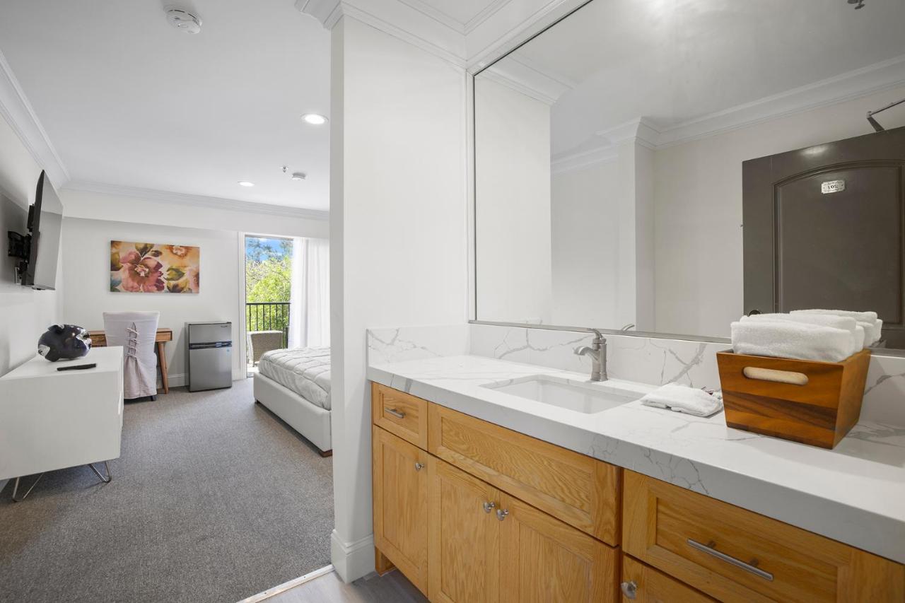 | Hotel Huntington