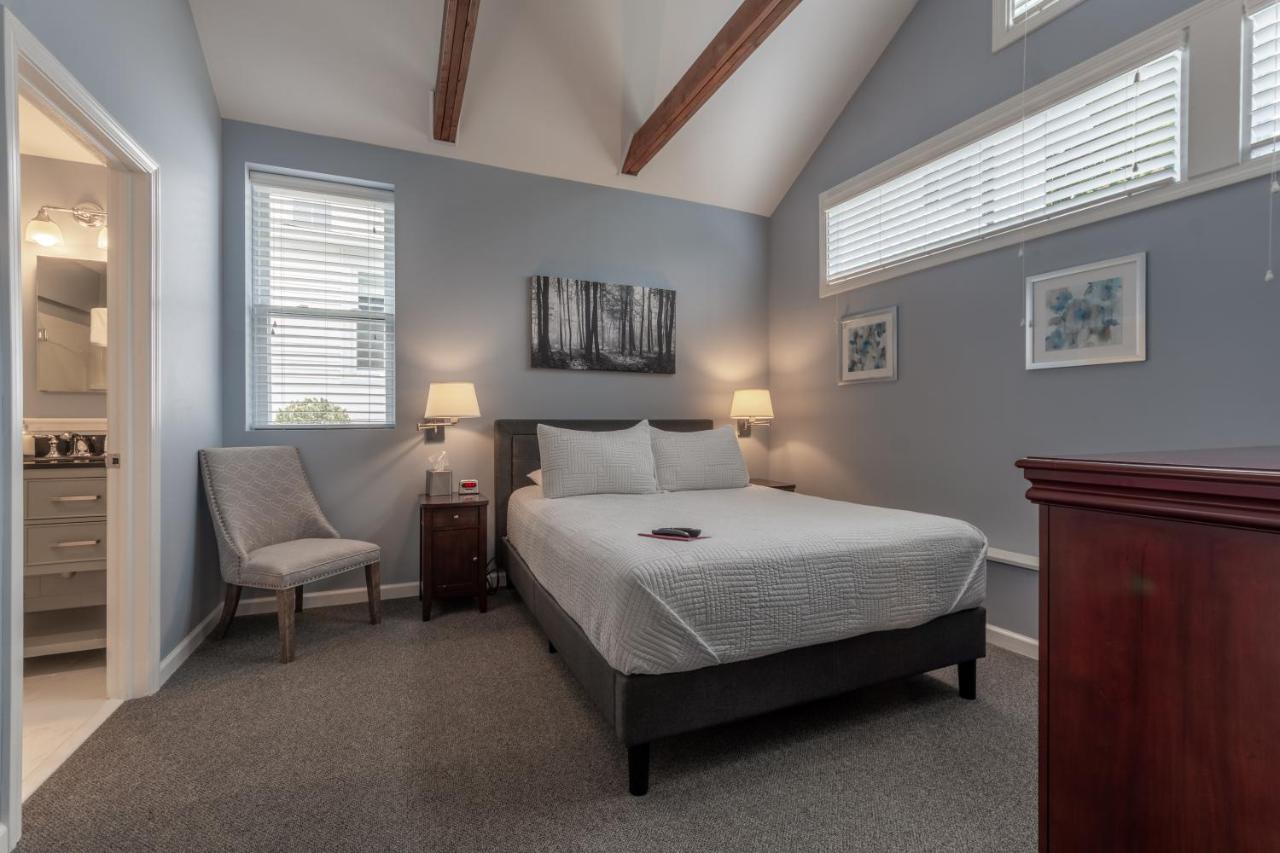 | Homestead Inn