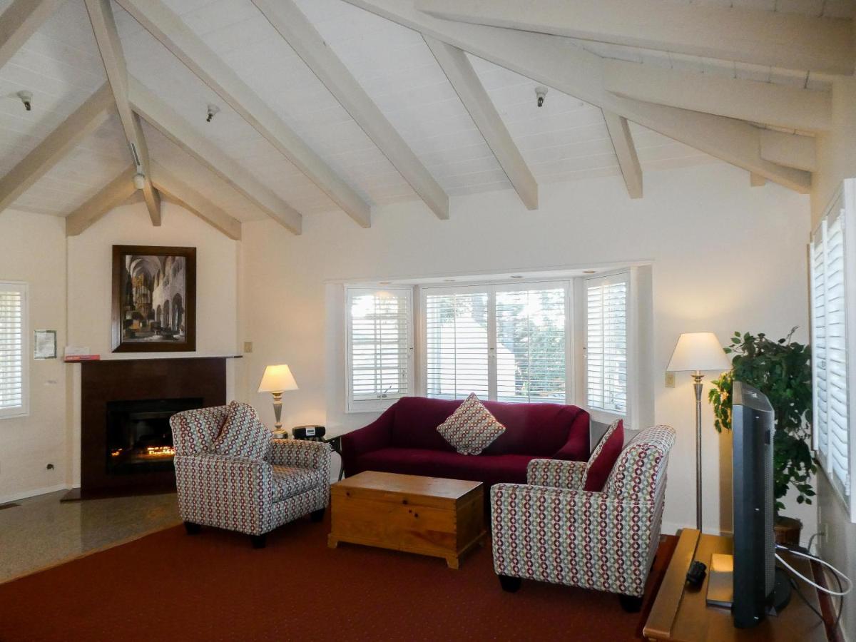 | Briarwood Inn