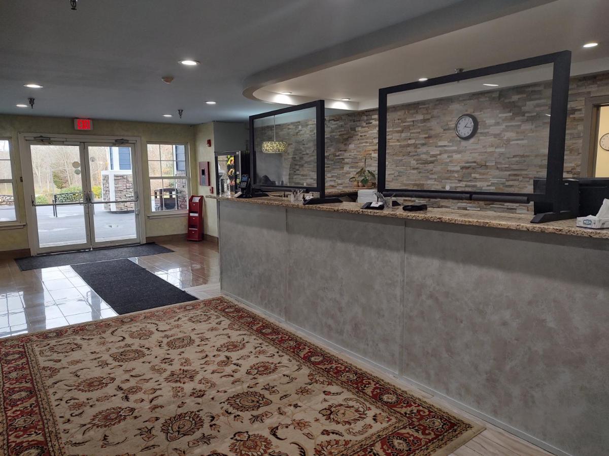 | Hilltop Inn & Suites - North Stonington