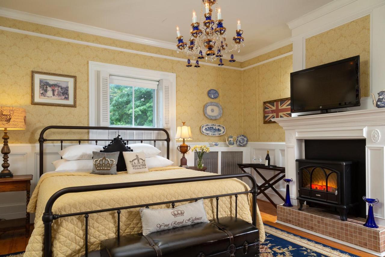 | Captain Nickels Inn