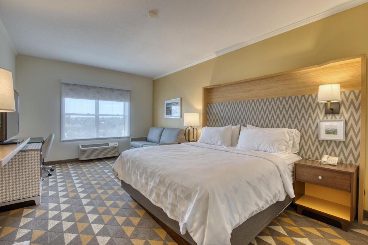  | Holiday Inn Hotel & Suites Madison West