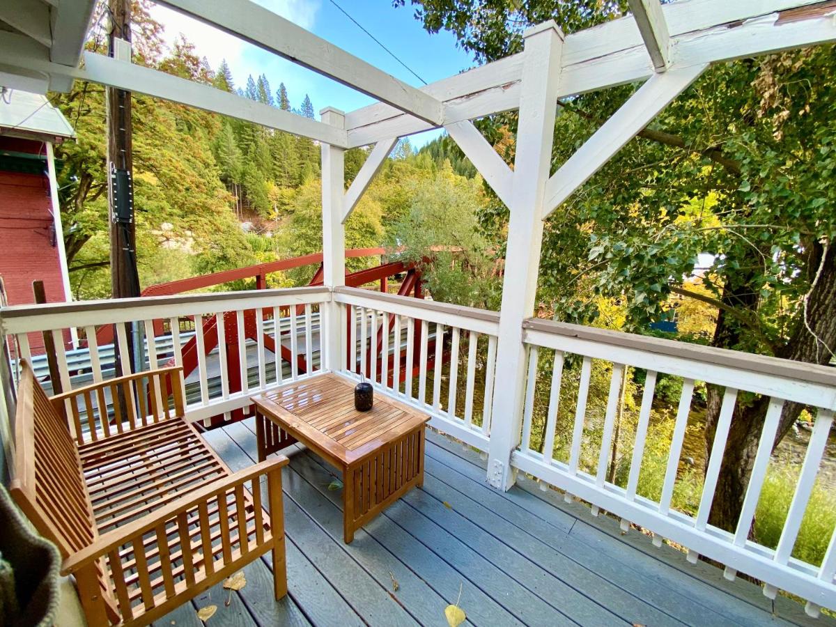 | Carriage House Inn