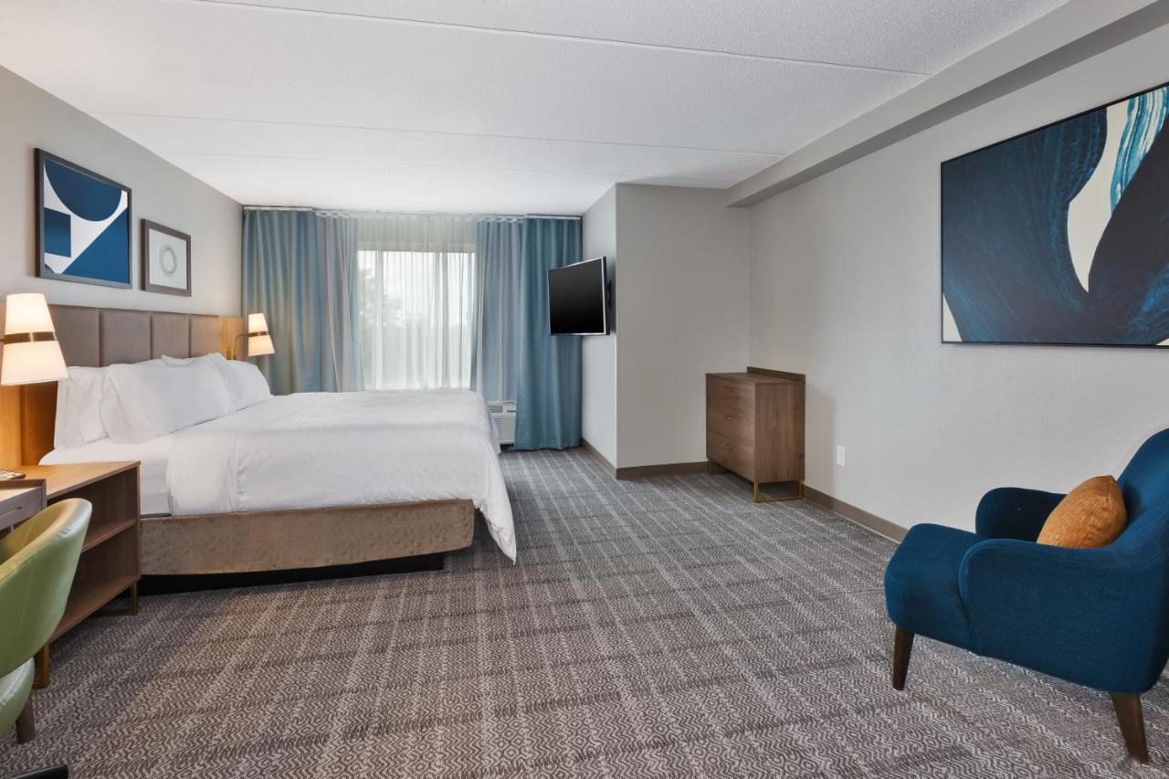 King Studio Suite with Mobility Accessible Tub - Non-Smoking at Staybridge Suites Pittsburgh Airport by IHG