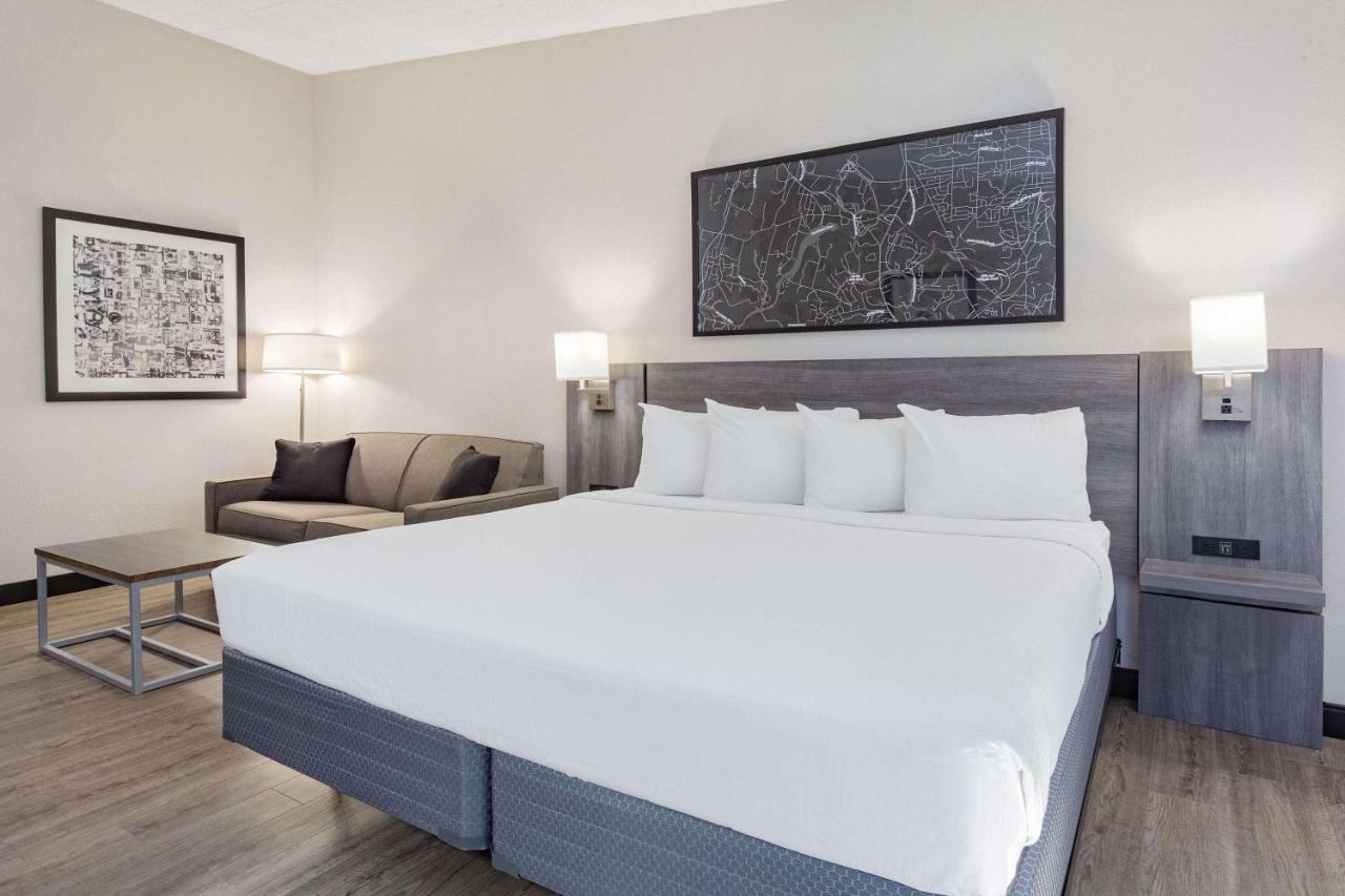 | Ramada by Wyndham Windsor Locks