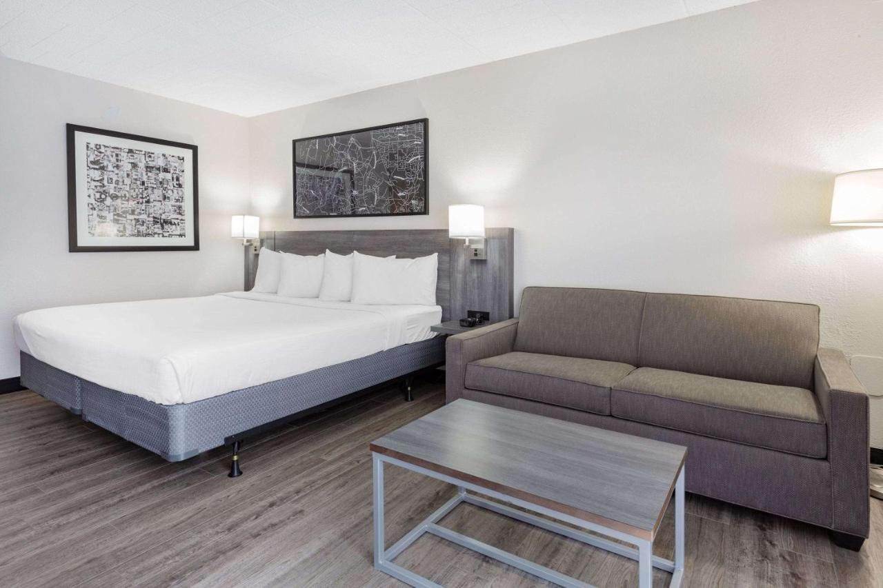 | Ramada by Wyndham Windsor Locks