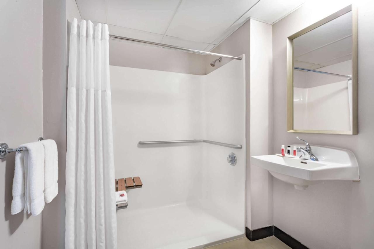 | Ramada by Wyndham Windsor Locks
