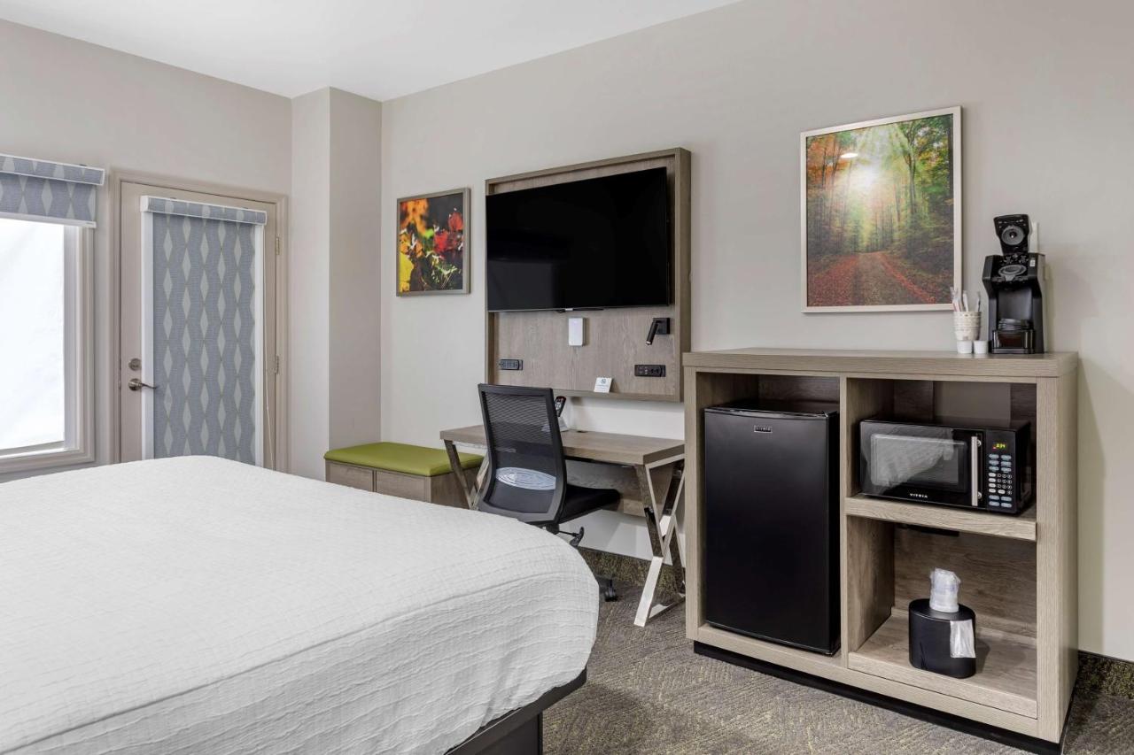 King Room at Best Western Plus Apple Valley Lodge Pigeon Forge