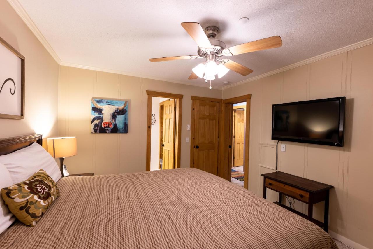 | Sunsets at Summit 108b, free WI-FI, parking and AC