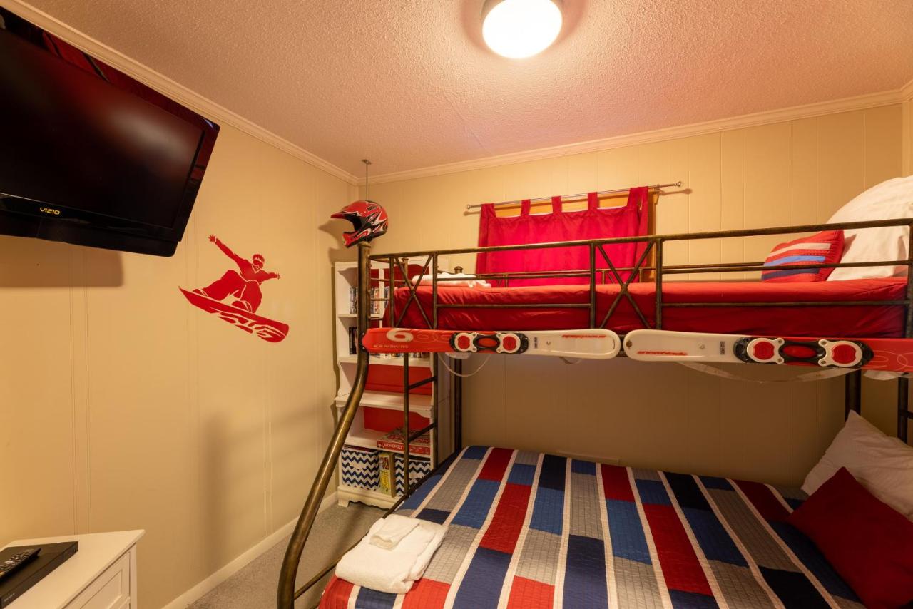 | Sunsets at Summit 108b, free WI-FI, parking and AC