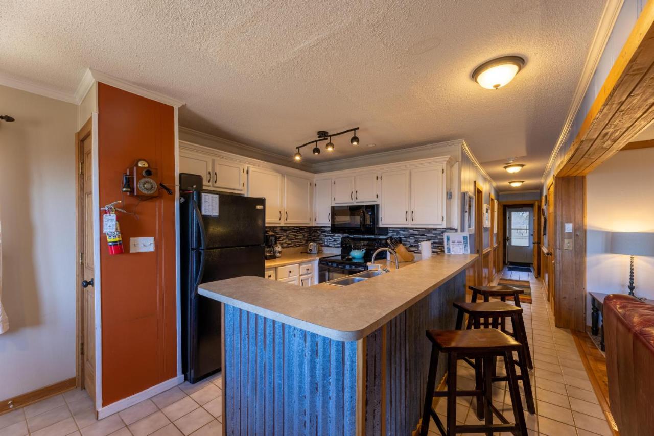 | Sunsets at Summit 108b, free WI-FI, parking and AC
