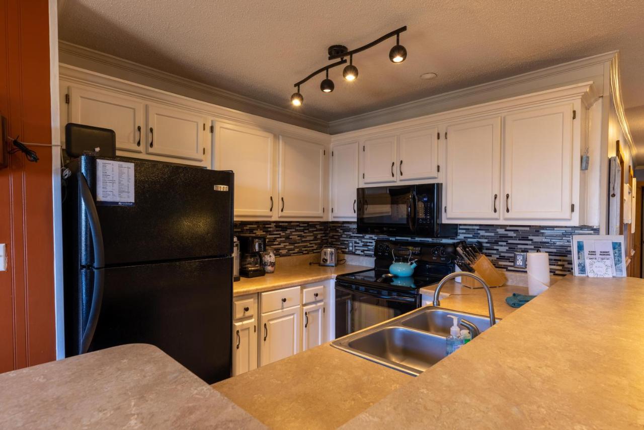 | Sunsets at Summit 108b, free WI-FI, parking and AC