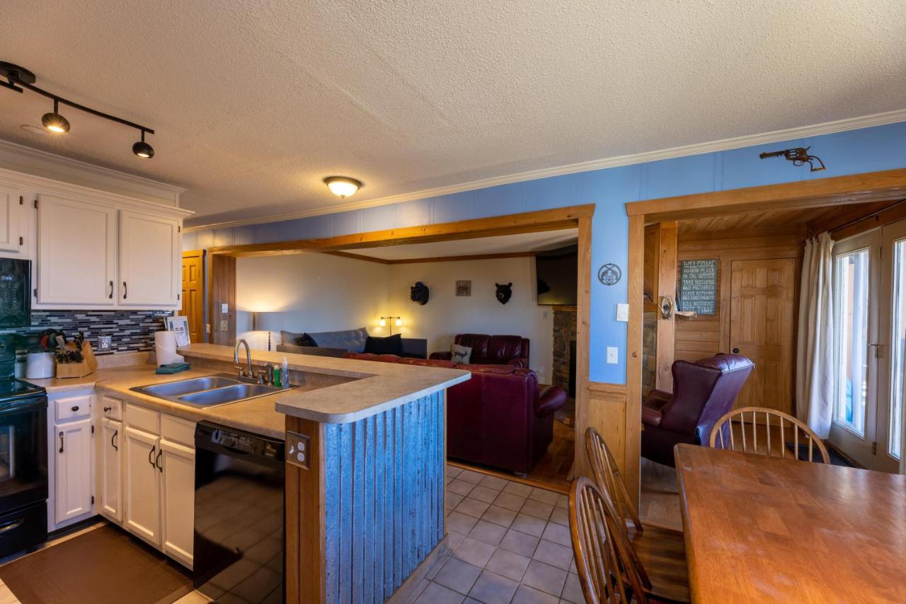 | Sunsets at Summit 108b, free WI-FI, parking and AC