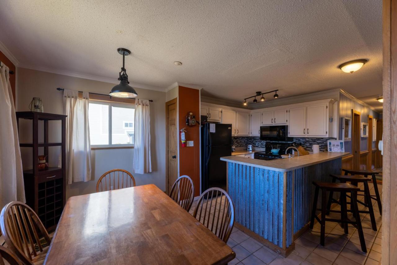 | Sunsets at Summit 108b, free WI-FI, parking and AC
