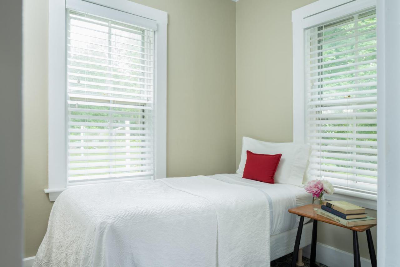 | Dockside Guest Quarters