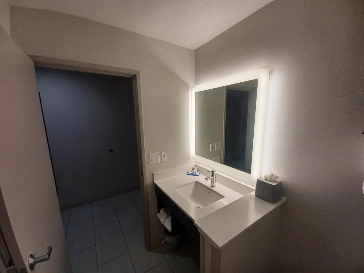 Standard Room at Holiday Inn Express & Suites Lincoln City by IHG