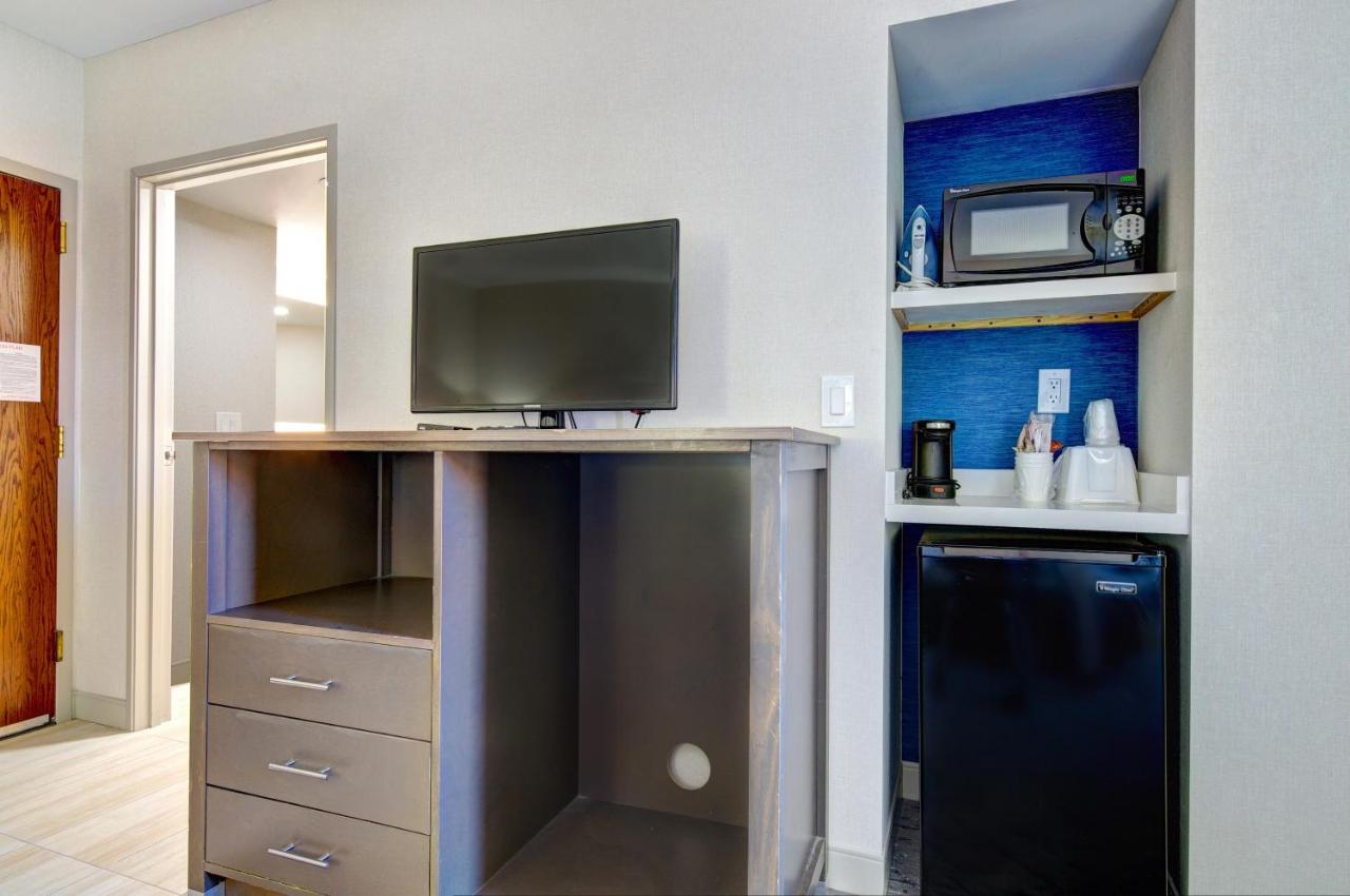 King Suite - Non-Smoking at Holiday Inn Express & Suites Phoenix - Tempe by IHG