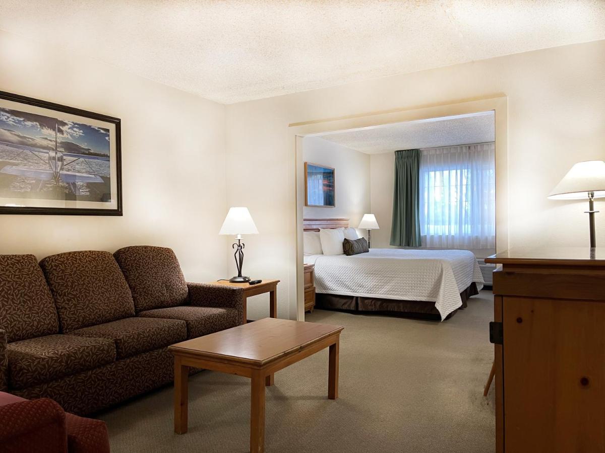 Superior King Suite at Coast Inn at Lake Hood