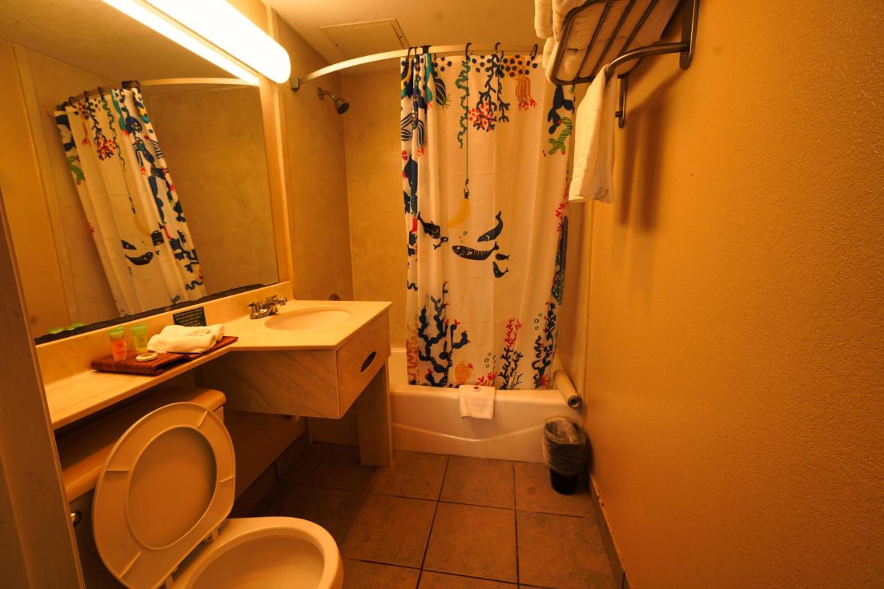 | Sandals Inn