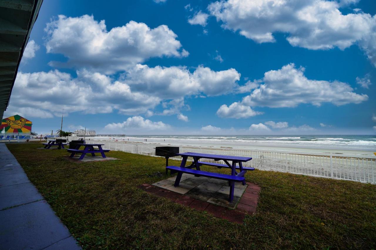 | Sandals Inn