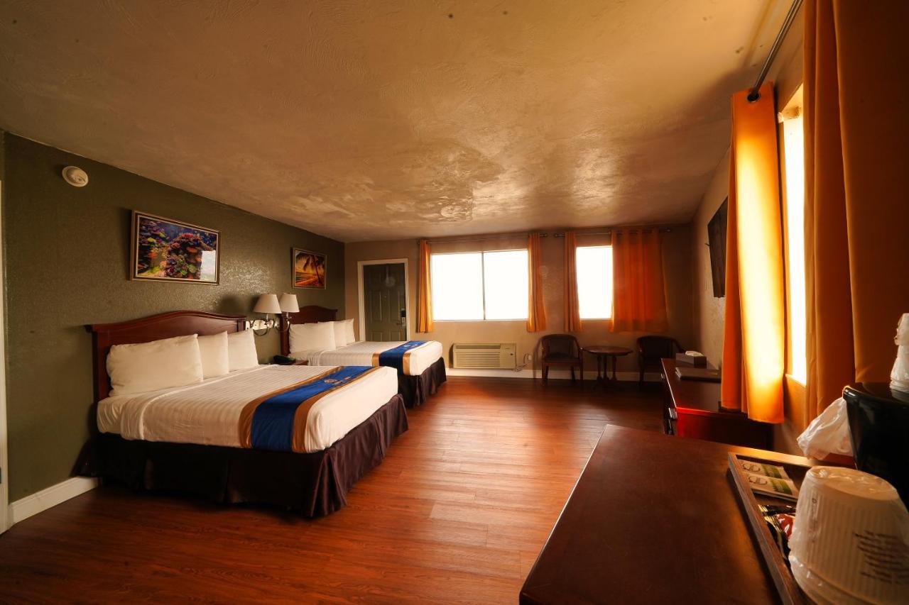 | Sandals Inn
