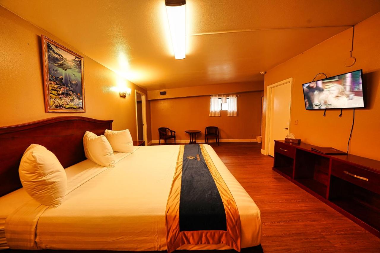 | Sandals Inn