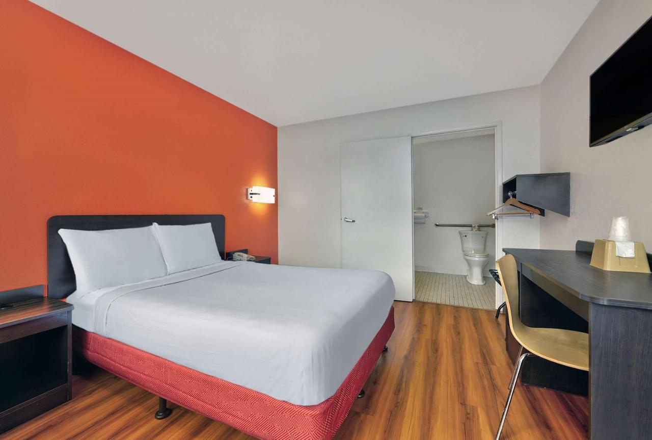 Double Room - Disability Access - Roll In Shower at Motel 6-Columbus, GA