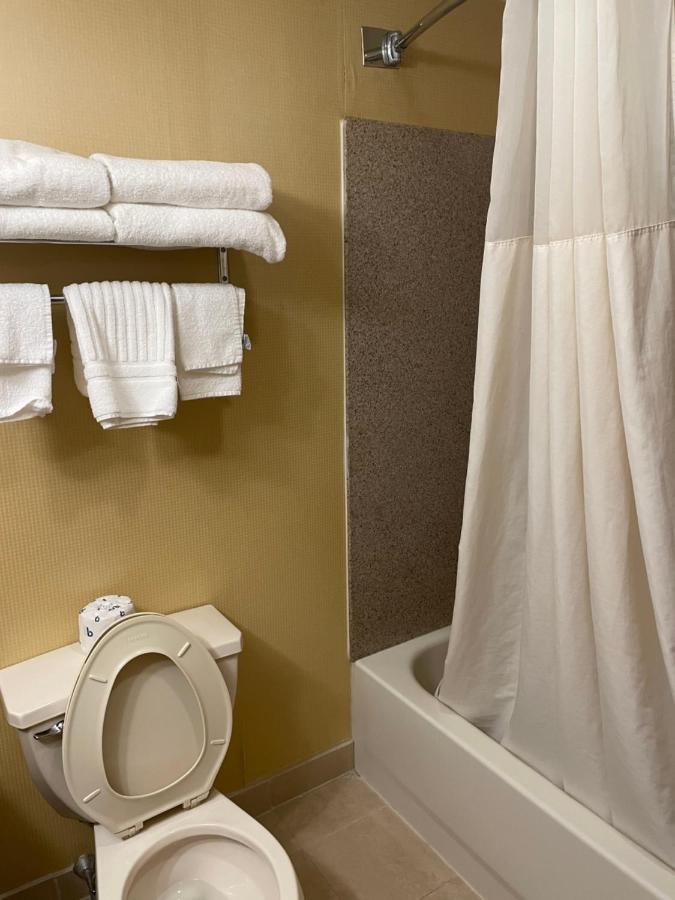 King Room - Non-Smoking at Quality Inn Vineland
