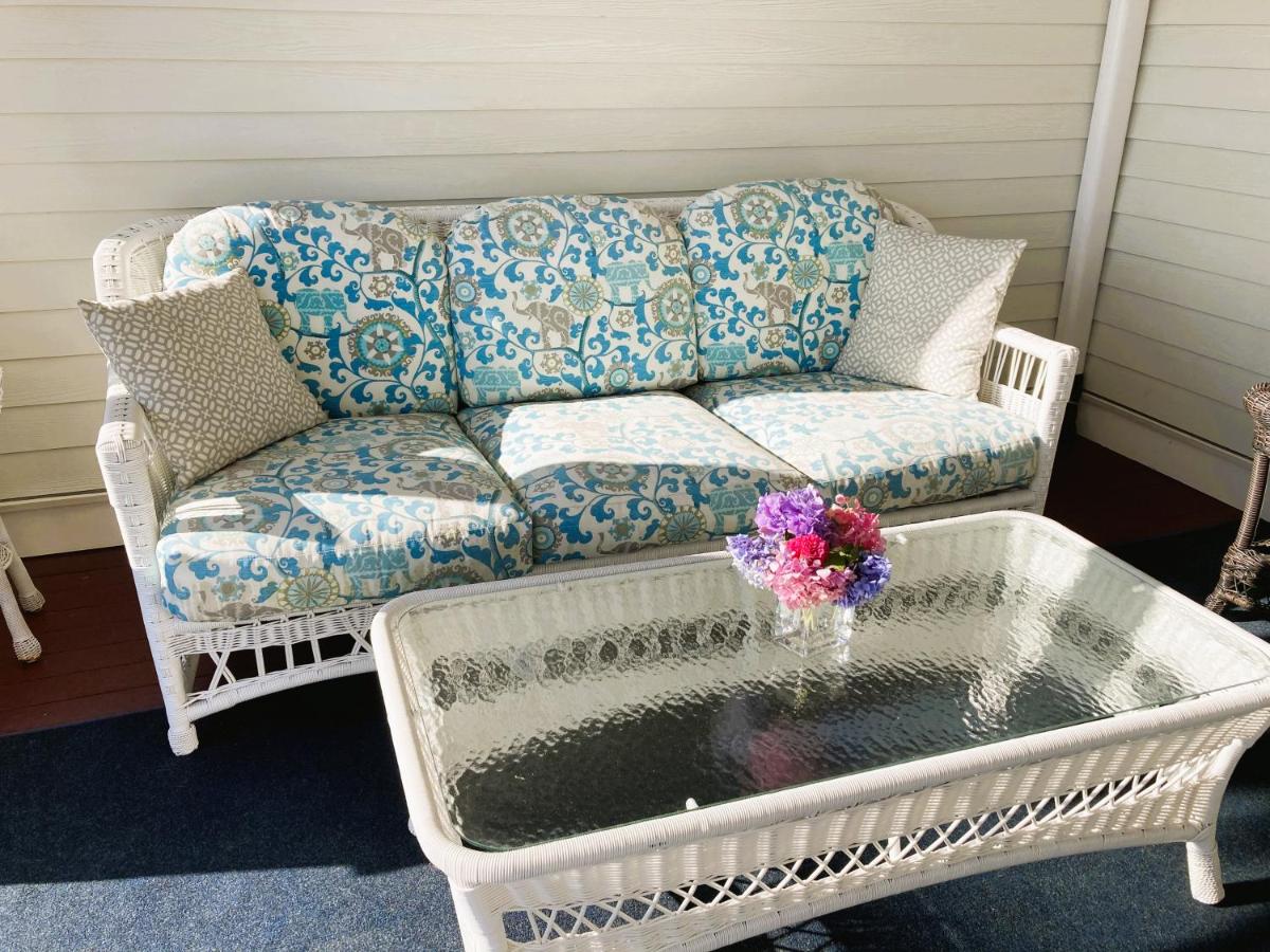 | By The Sea Guests Bed & Breakfast and Suites