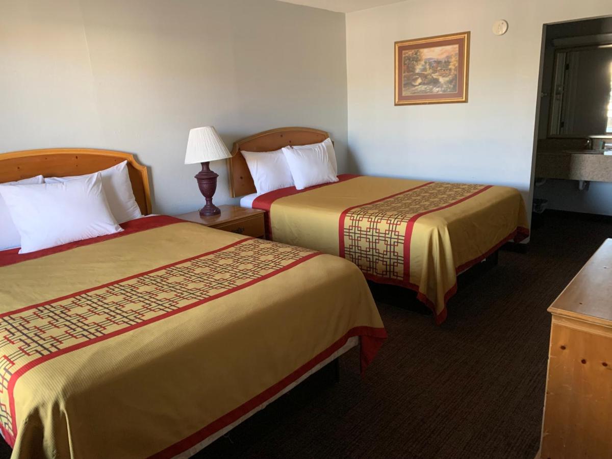 Queen Room with Two Queen Beds - Non-Smoking at Pigeon Forge Parkway Inn