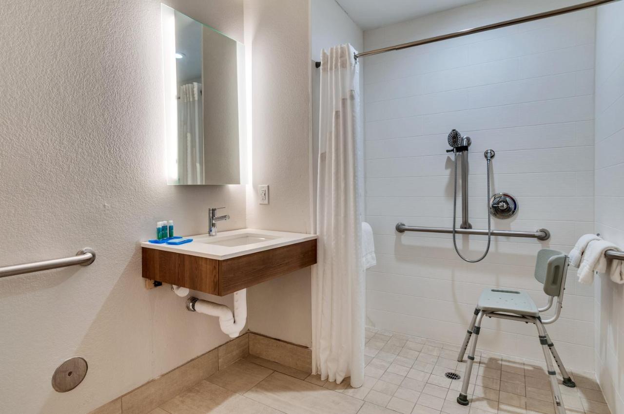 Queen Room with Two Queen Beds - Disability Access Roll in Shower/Non-Smoking at Holiday Inn Express & Suites, Lake Elsinore by IHG