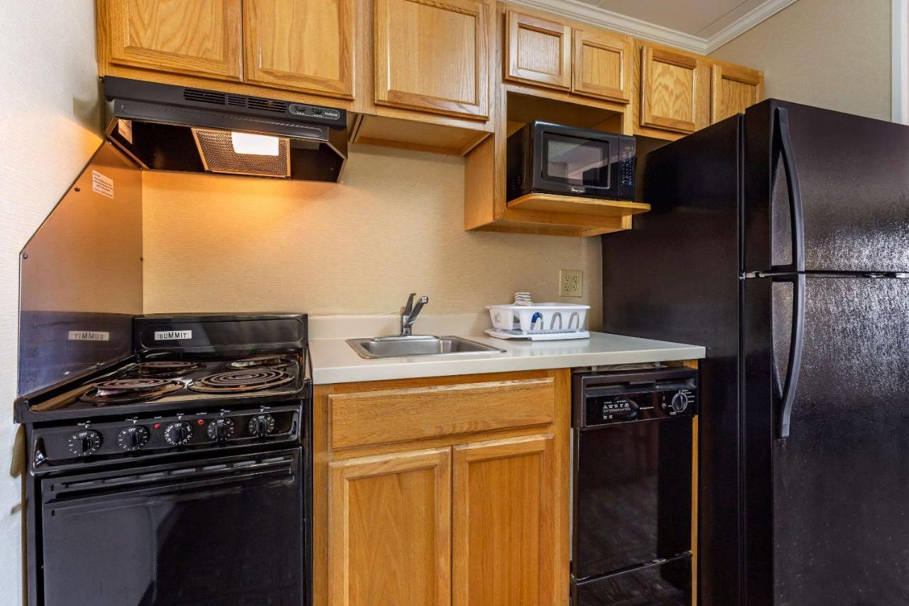Efficiency, Oceanfront, 1 King Bed & Sofa Bed, Interior Entrance, Non Smoking at Quality Inn Boardwalk