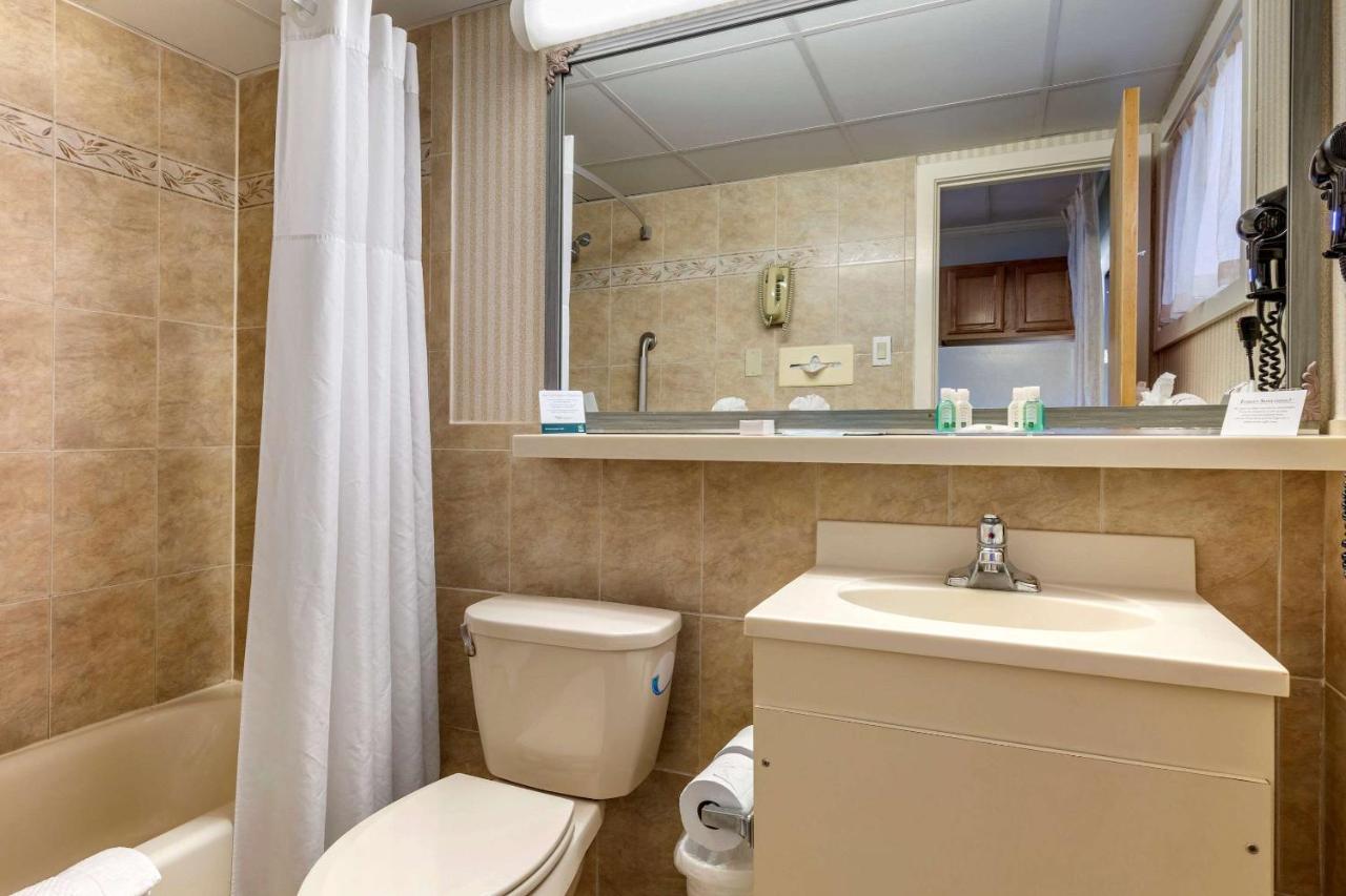 Efficiency, Oceanfront, Exterior Entrance, 2 Double Beds & Sofa Bed, Non Smoking at Quality Inn Boardwalk
