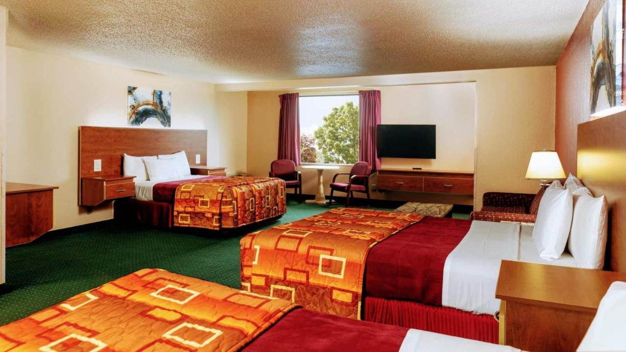 | Grand Marquis Waterpark Hotel & Suites