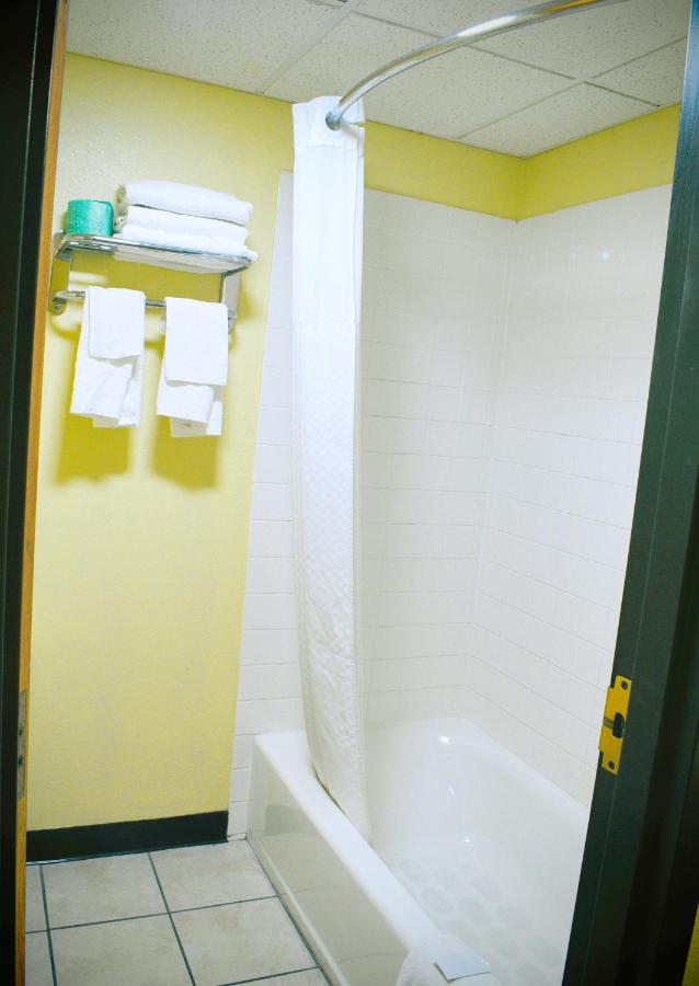 | Days Inn by Wyndham Park City Kansas
