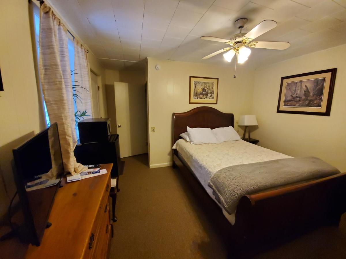 | Lakewood Lodge & Restaurant