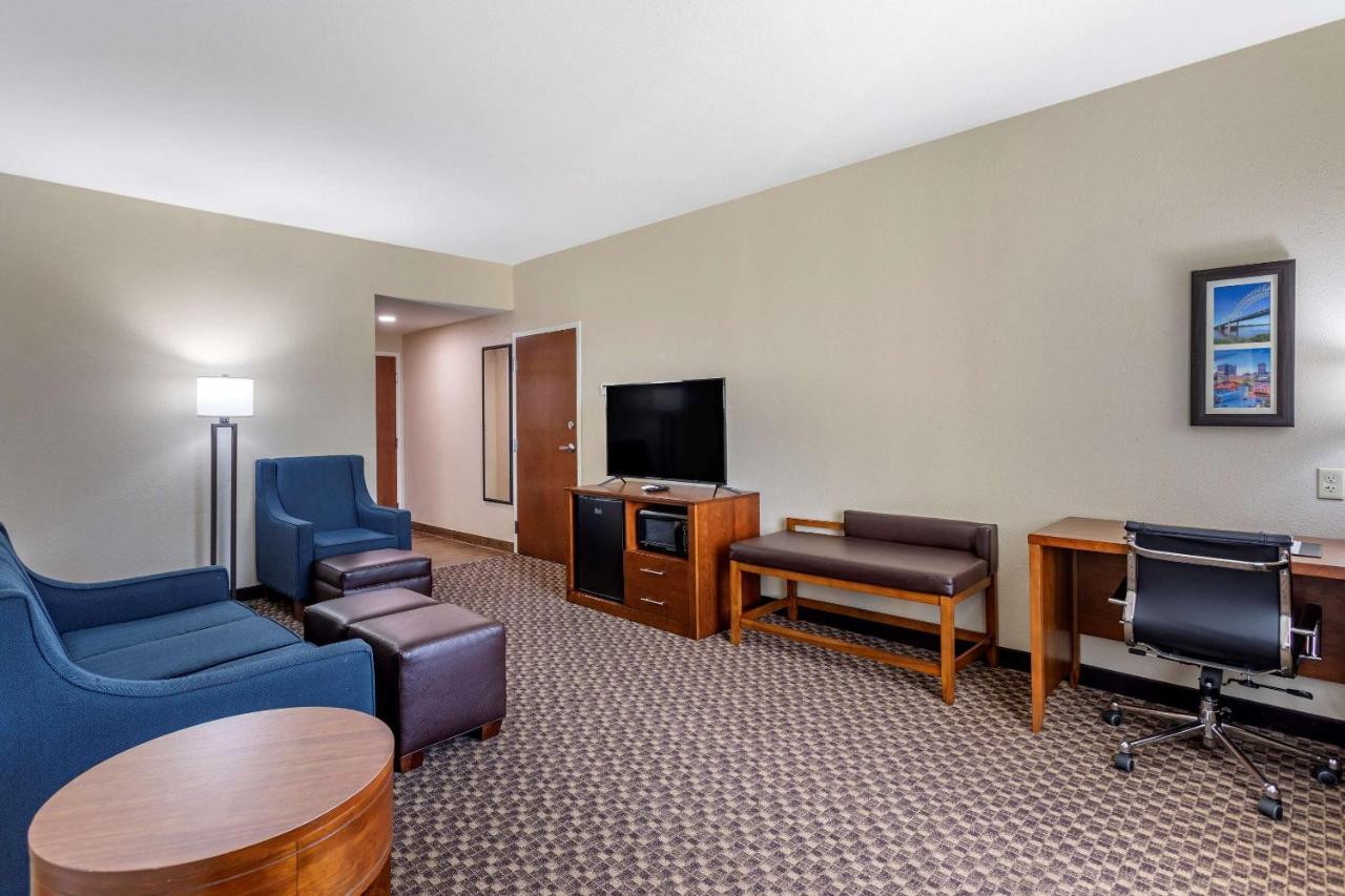 | Comfort Inn & Suites Atoka-Millington