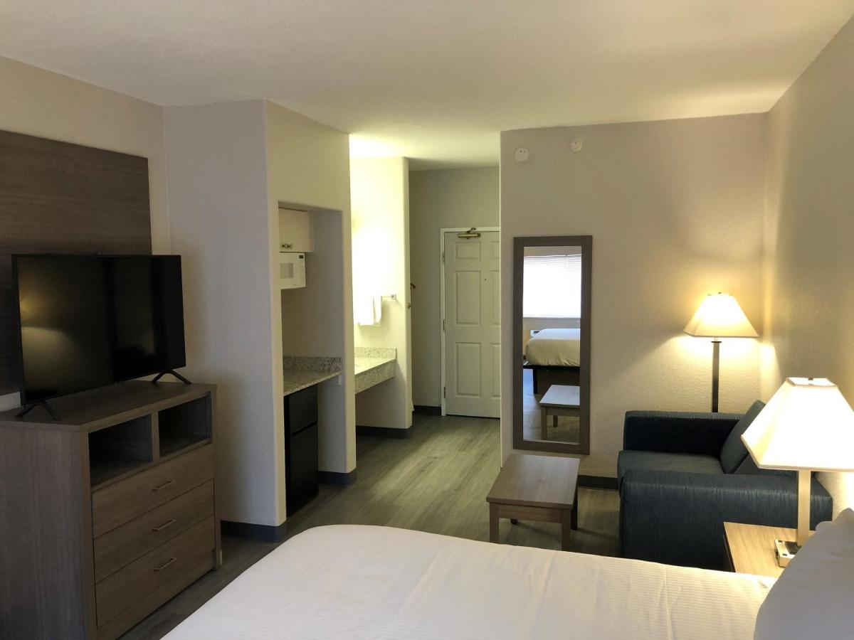 Deluxe King Room at GreenTree Inn Denver Tech Center