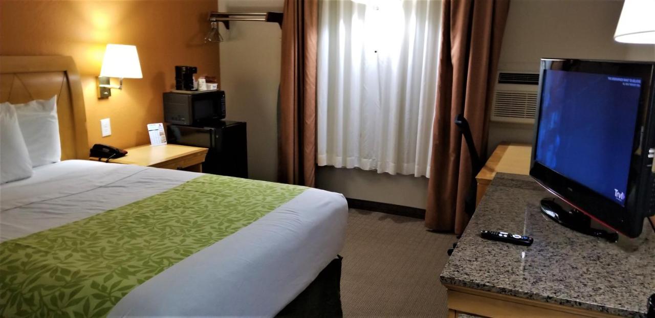 | Lyons Inn