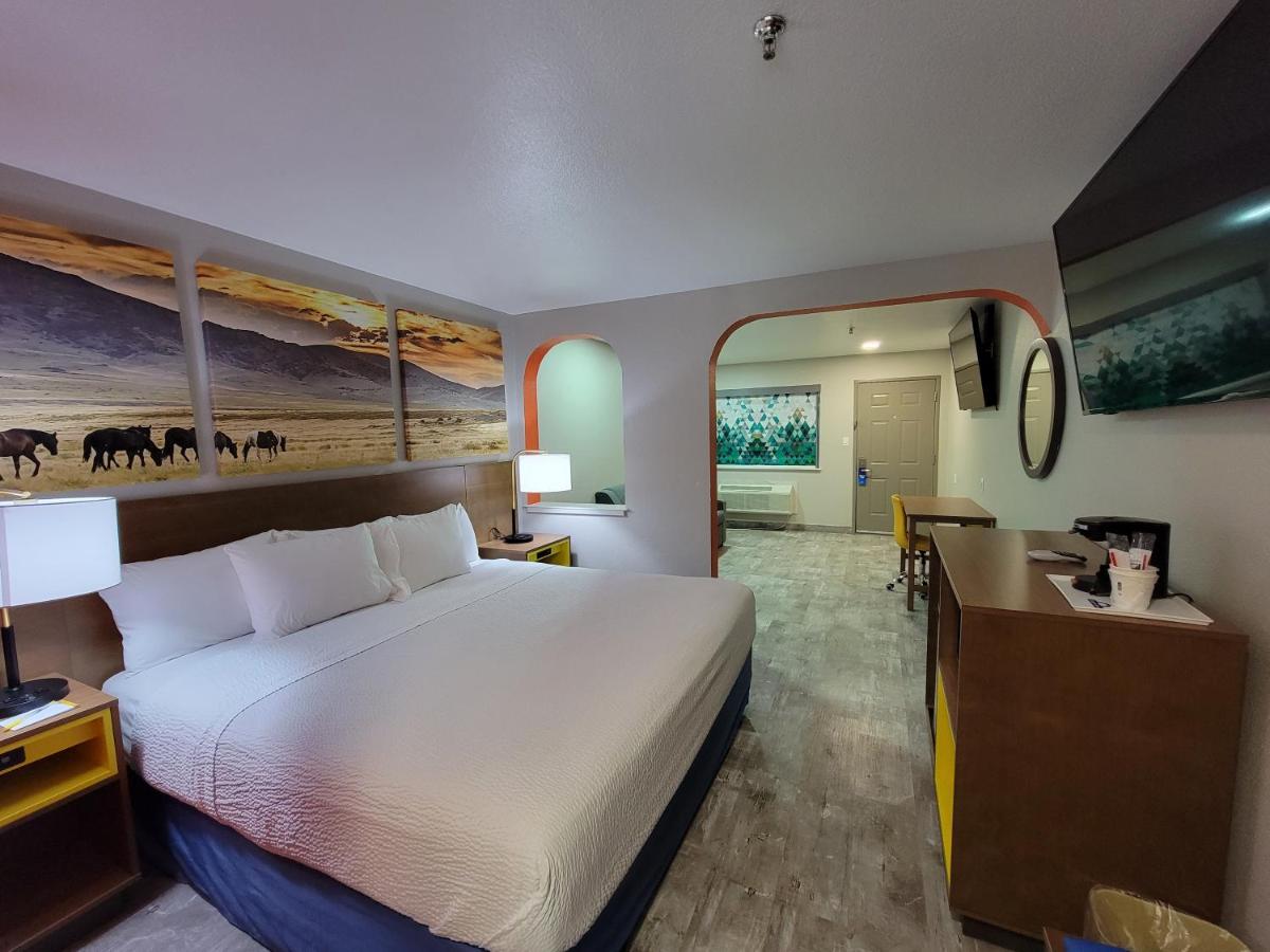 King Studio Suite - Non-Smoking at Days Inn by Wyndham Ruidoso Downs
