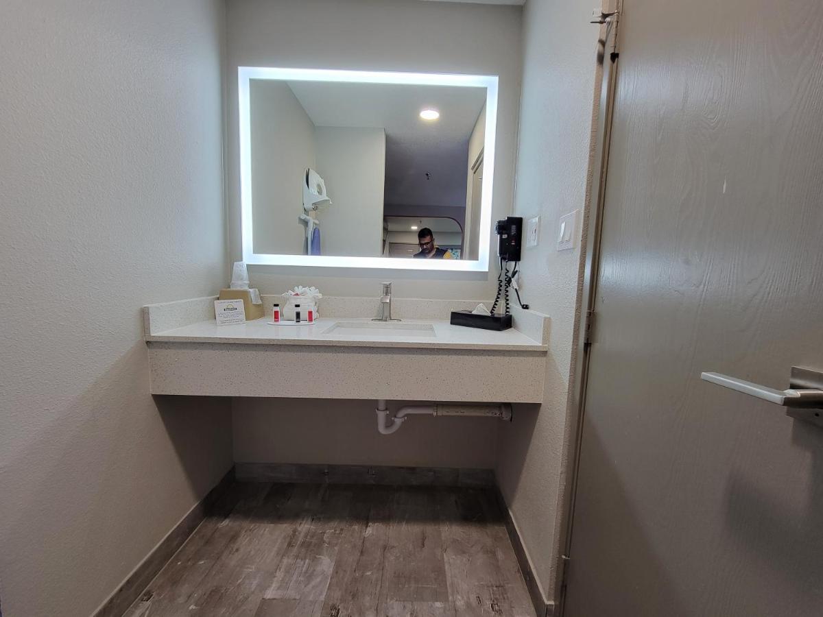 Queen Room with Two Queen Beds - Non-Smoking at Days Inn by Wyndham Ruidoso Downs