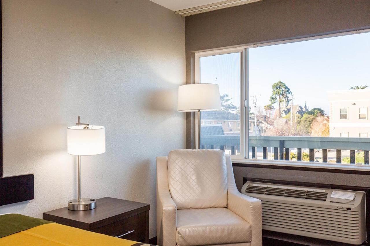 | Super 8 by Wyndham Eureka